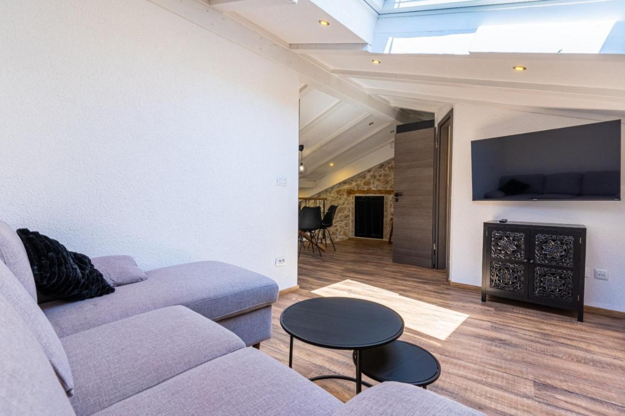 Apartments Rose Cres Luaran gambar