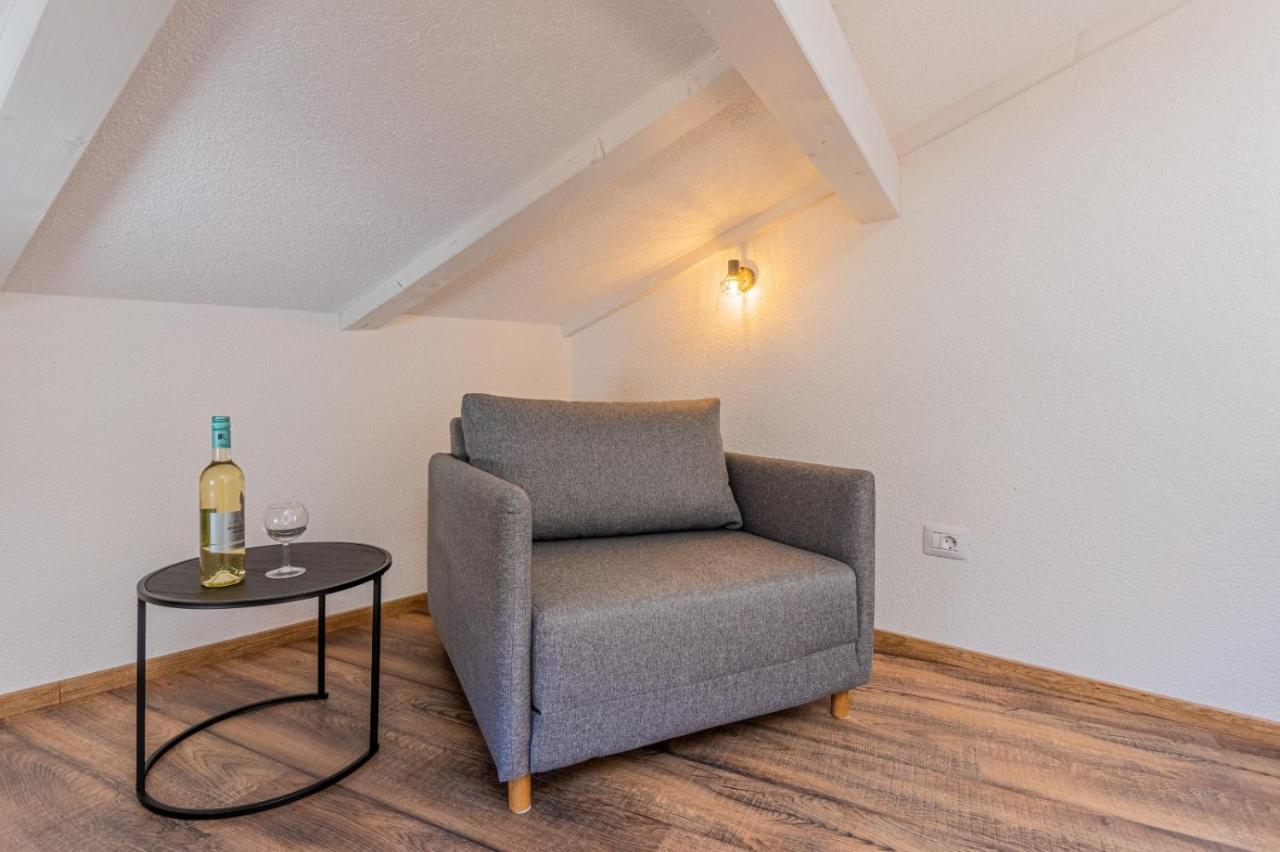Apartments Rose Cres Luaran gambar