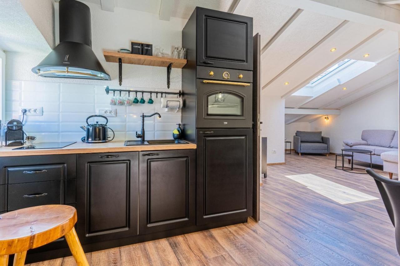 Apartments Rose Cres Luaran gambar