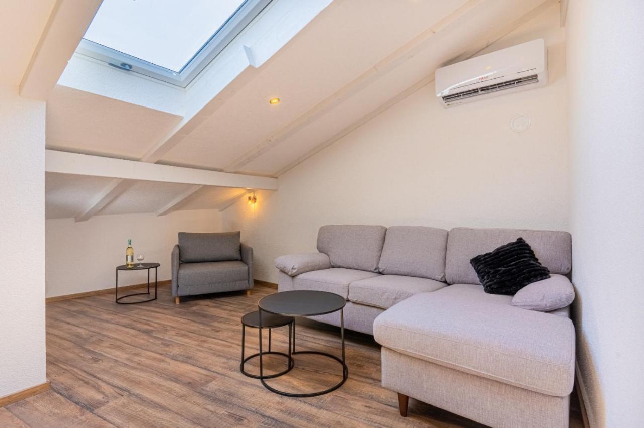 Apartments Rose Cres Luaran gambar