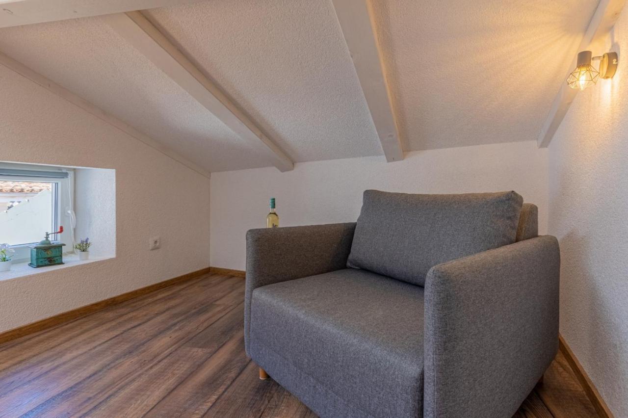 Apartments Rose Cres Luaran gambar