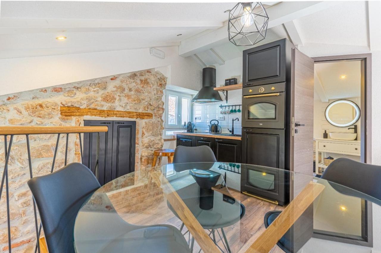 Apartments Rose Cres Luaran gambar