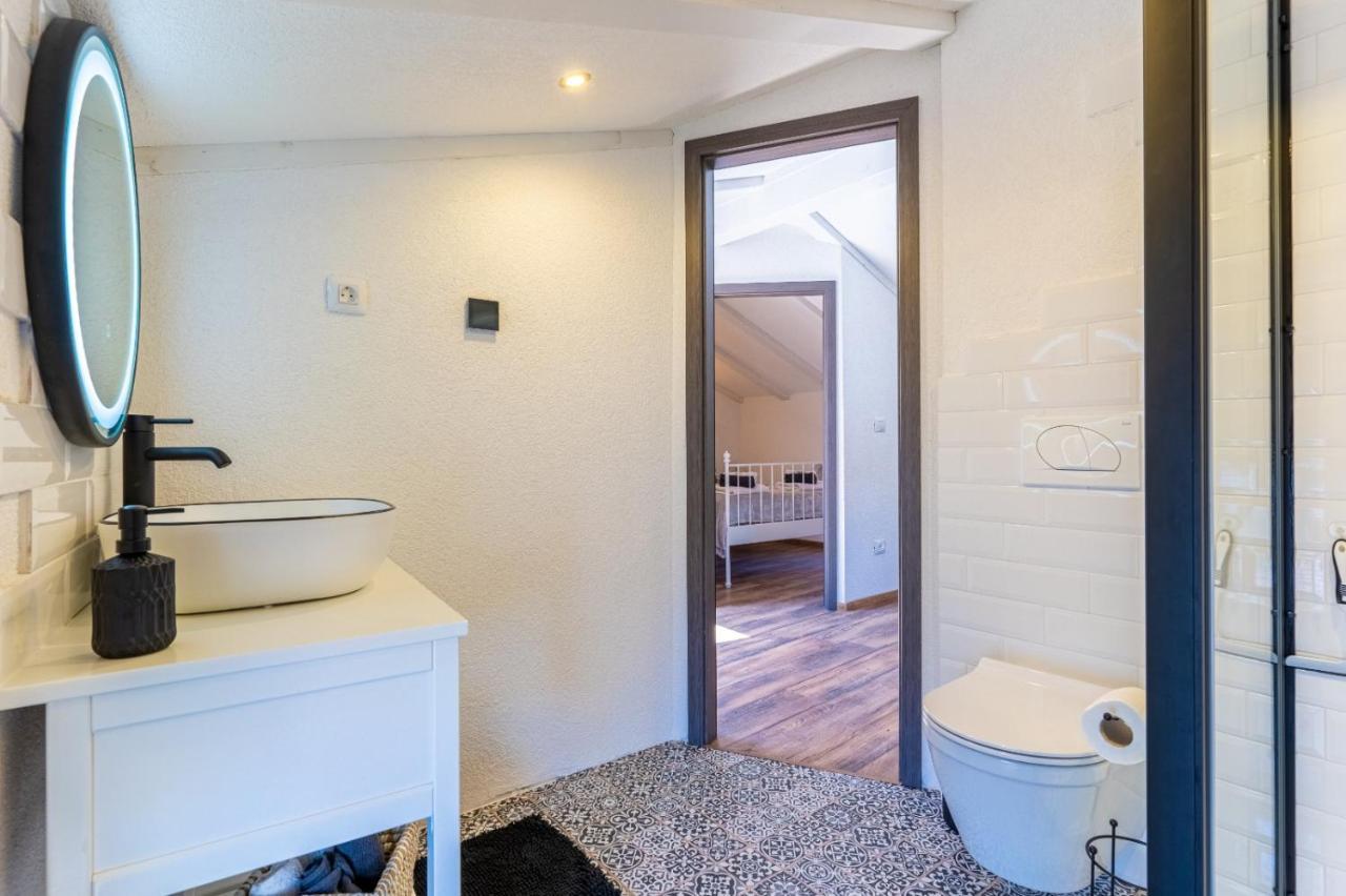 Apartments Rose Cres Luaran gambar